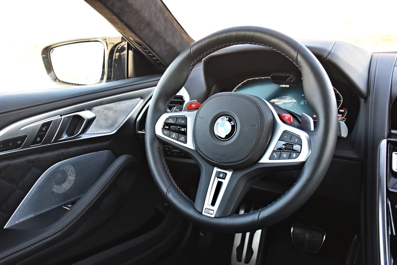 BMW M8 competition. Zdjęcia 