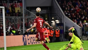 Robert Lewandowski pokonuje Odisseasa Vlachodimosa