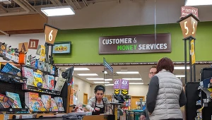 Ponad połowa pracowników sklepów spożywczych w USA chce odejść z pracy. Nz. placówka w Kirkland w stanie Waszyngton