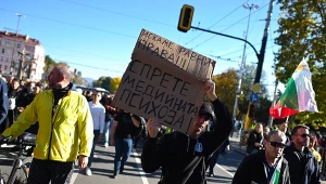 Protest przeciwko przepustkom coronavirusowym w Bułgarii