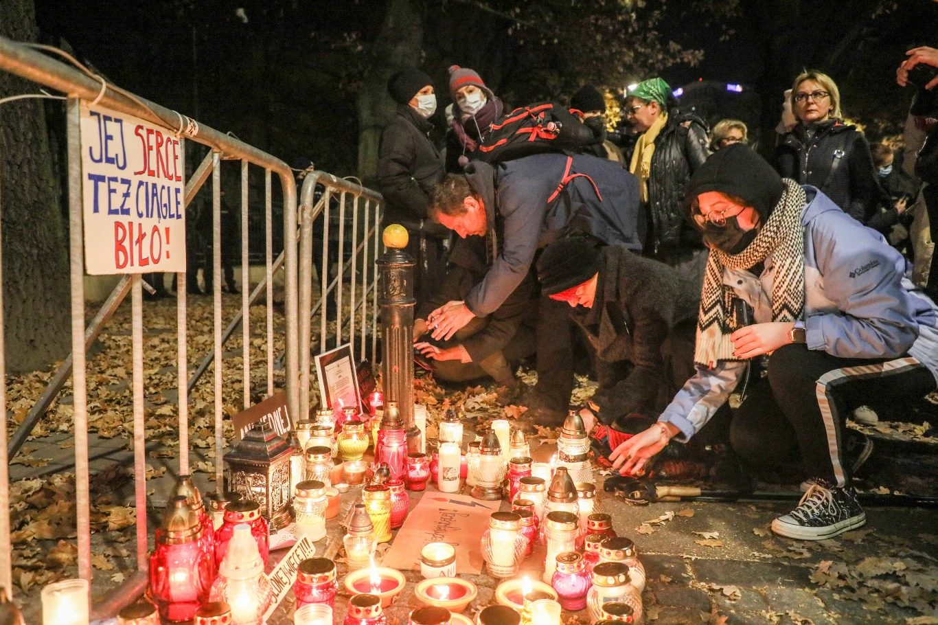 Protest przed Trybunałem Konstytucyjnym po śmierci 30-latki Protest przed Trybunałem Konstytucyjnym po śmierci 30-latki