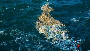 Łodzie czyszczące będą przerabiać zebrany w oceanach plastik na paliwo  