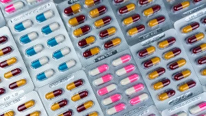 Pacjenci przyjmujący leki przewlekle mają słuszne powody do obaw o ich dostępność 