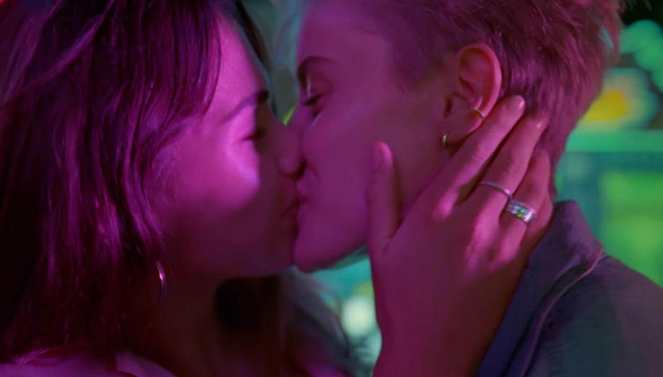 Screen ze spotu: https://www.youtube.com/watch?v=--T8-Jw52Qc&t=60s Screen ze spotu: https://www.youtube.com/watch?v=--T8-Jw52Qc&t=60s