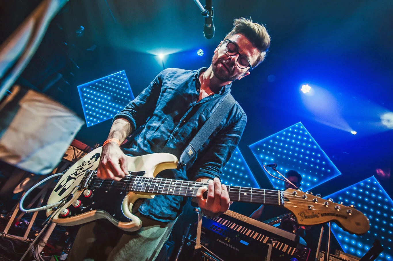 Wokalistą zespołu Happysad jest Kuba Kawalec Wokalistą zespołu Happysad jest Kuba Kawalec