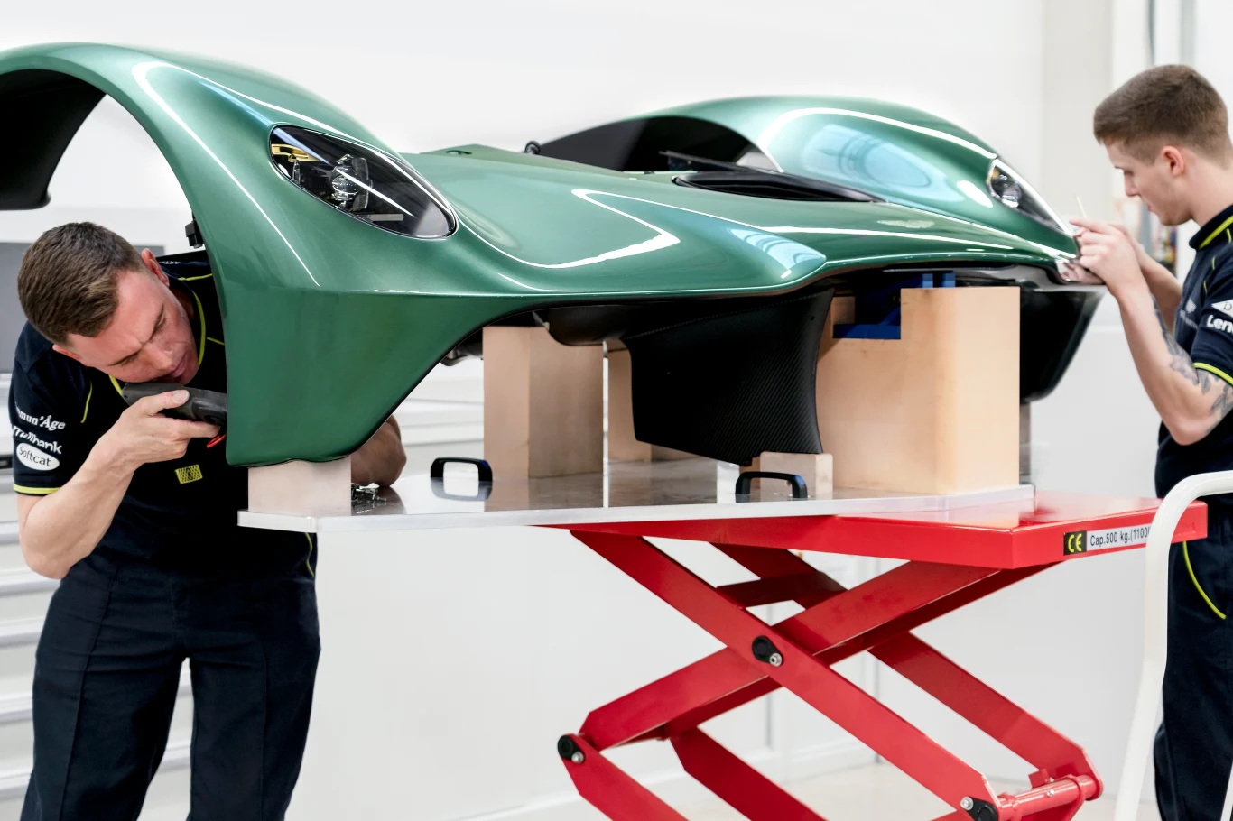 Aston Martin Valkyrie. Produkcja