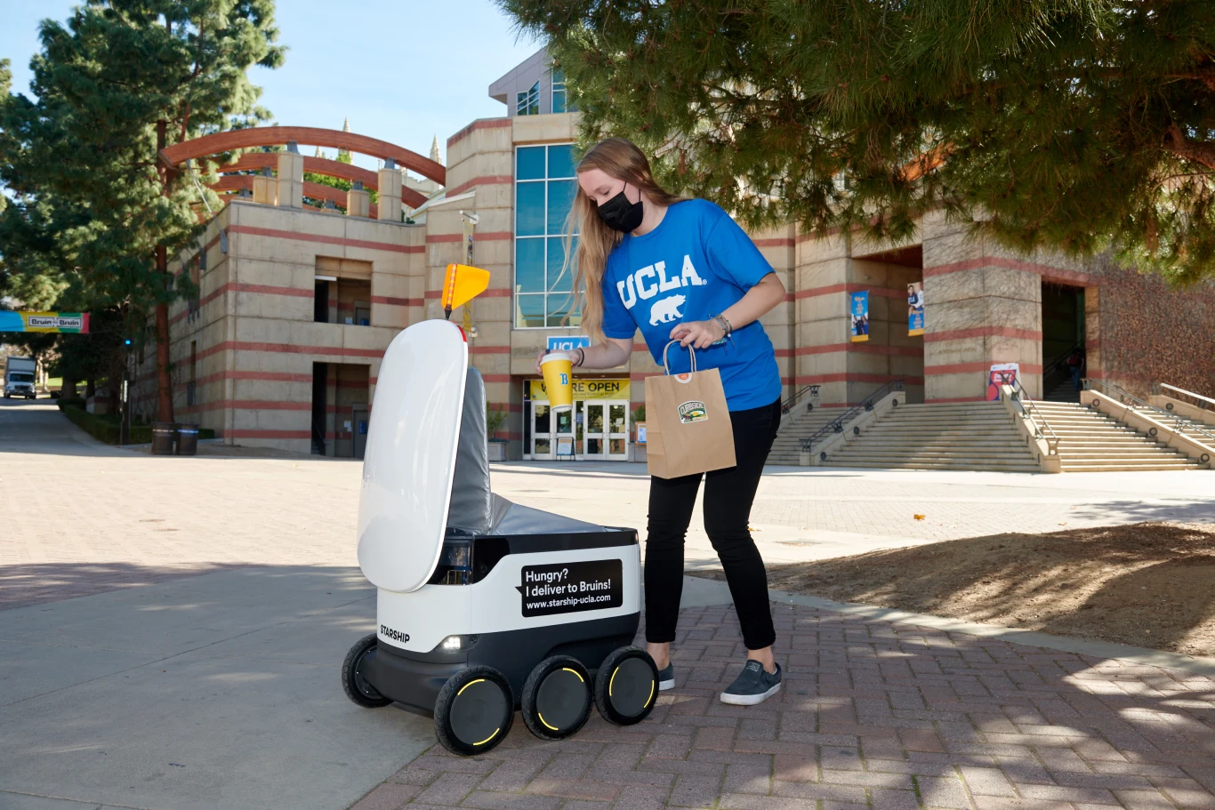 Roboty autonomiczne przyszłością jedzenia z dostawą - Starship Technologies Roboty autonomiczne przyszłością jedzenia z dostawą - Starship Technologies