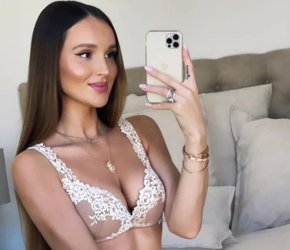 Marina na Instagramie @marina_official