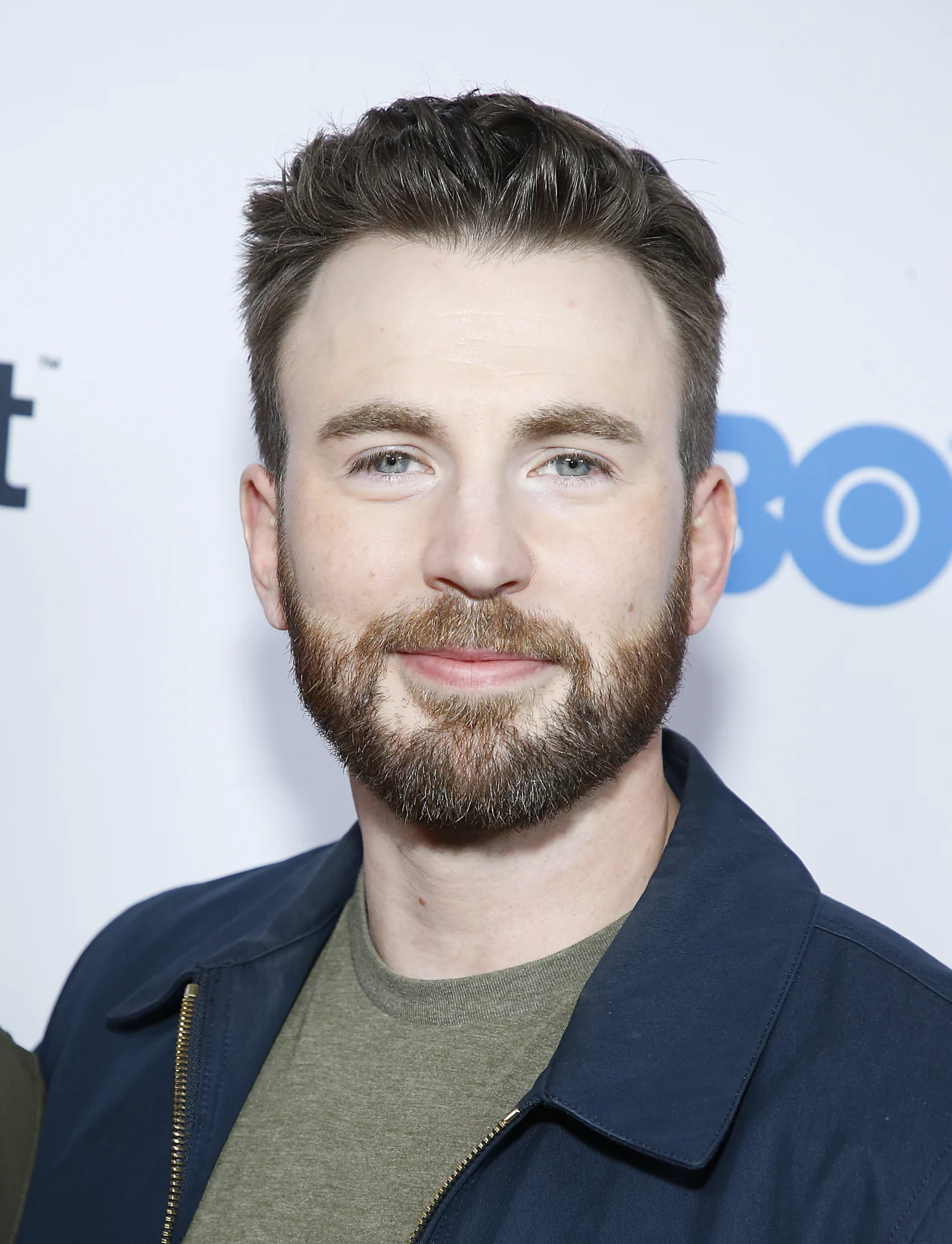 Chris Evans najseksowniejszym mężczyzną 2021 roku według magazynu "People" Chris Evans najseksowniejszym mężczyzną 2021 roku według magazynu "People"