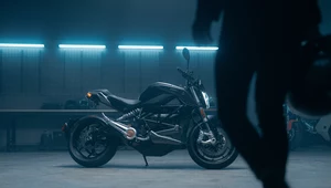 Elektryczny motocykl 2022 SR - pełne wyposażenie do odblokowania z poziomu aplikacji... za dodatkową opłatą 