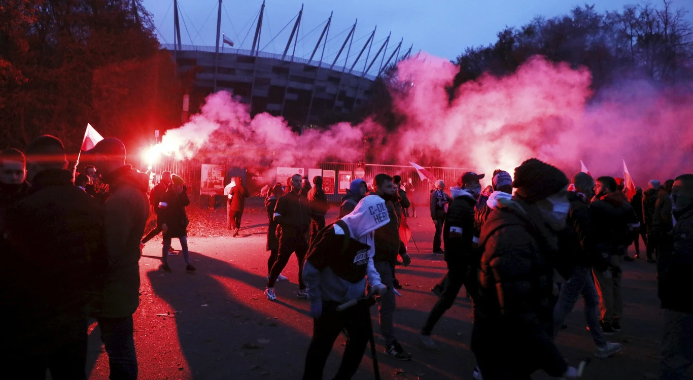 Uczestnicy warszawskiego Marszu Niepodleglosci Uczestnicy warszawskiego Marszu Niepodleglosci