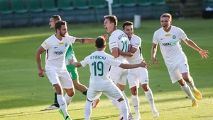 Eksplozja radości piłkarzy Warty Poznań po golu w barażowym finale o PKO Ekstraklasę z Radomiakiem Radom