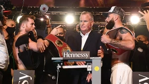 Saul Alvarez (z lewej) i Caleb Plant