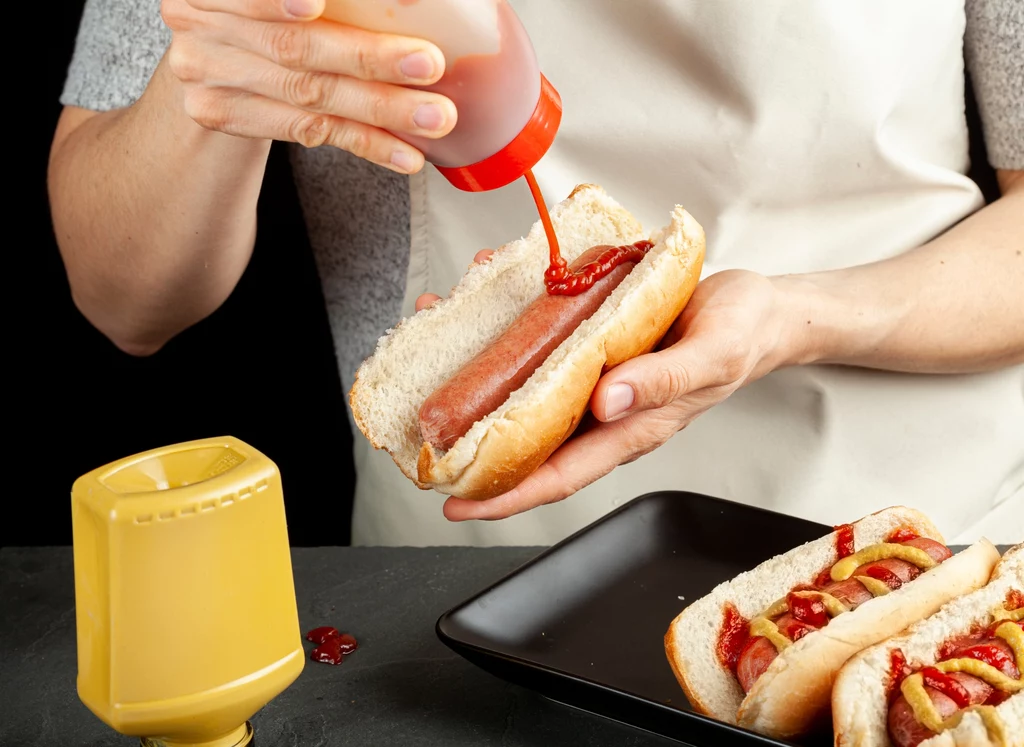 Jak prawidłowo spożywać hot doga?