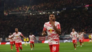 Christopher Nkunku celebruje gola w meczu z Borussią Dortmund