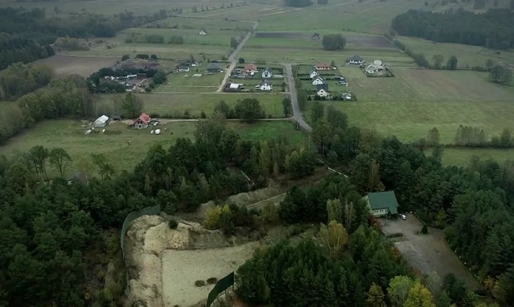 Mieszkańcy czują się zagrożeni sąsiedztwem - ich zdaniem niezabezpieczonej - strzelnicy Mieszkańcy czują się zagrożeni sąsiedztwem - ich zdaniem niezabezpieczonej - strzelnicy