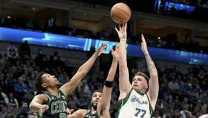 Luka Donczić (nr 77) w ostatniej chwili dał zwycięstwo Mavericks