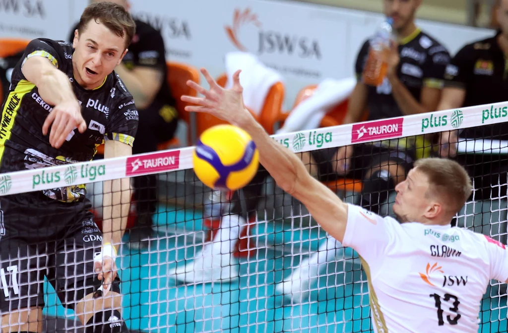 PlusLiga. Jastrzębski Węgiel - Trefl Gdańsk. Bartłomiej Mordyl (z lewej) i Jurij Gladyr stoczyli kilka ciekawych pojedynków PlusLiga. Jastrzębski Węgiel - Trefl Gdańsk. Bartłomiej Mordyl (z lewej) i Jurij Gladyr stoczyli kilka ciekawych pojedynków