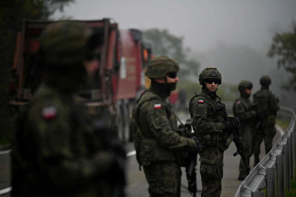 Żołnierze NATO na granicy serbsko-kosowskiej Żołnierze NATO na granicy serbsko-kosowskiej