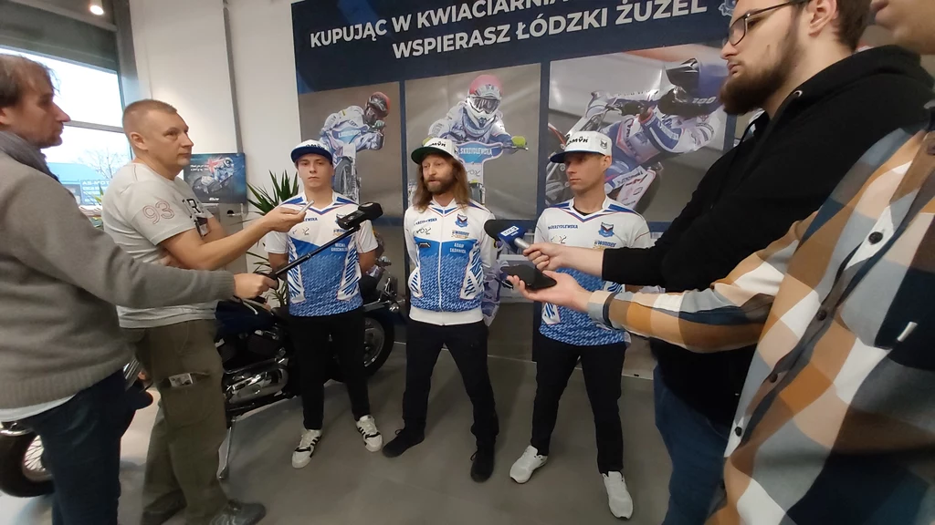 Adam Skórnicki (w środku) Adam Skórnicki (w środku)