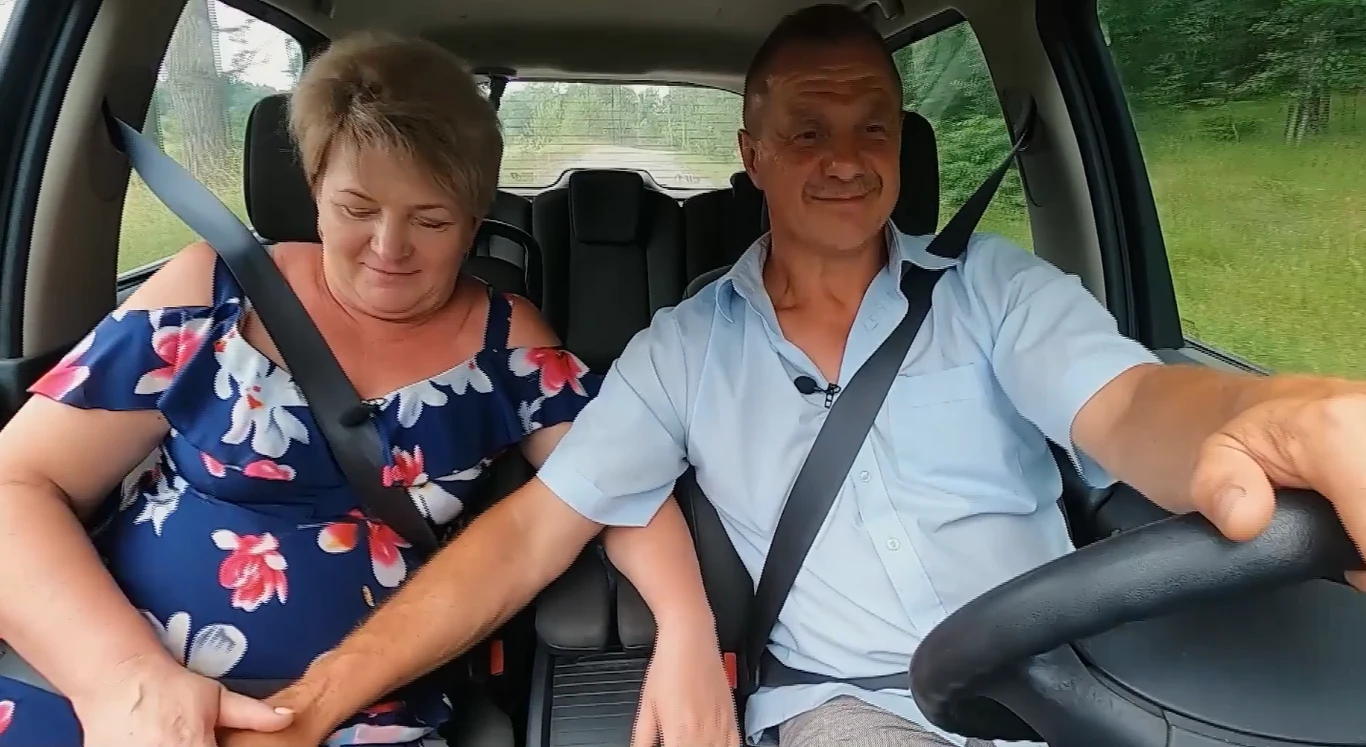 "Rolnik szuka żony 8": Bogusia i Krzysztof w samochodzie