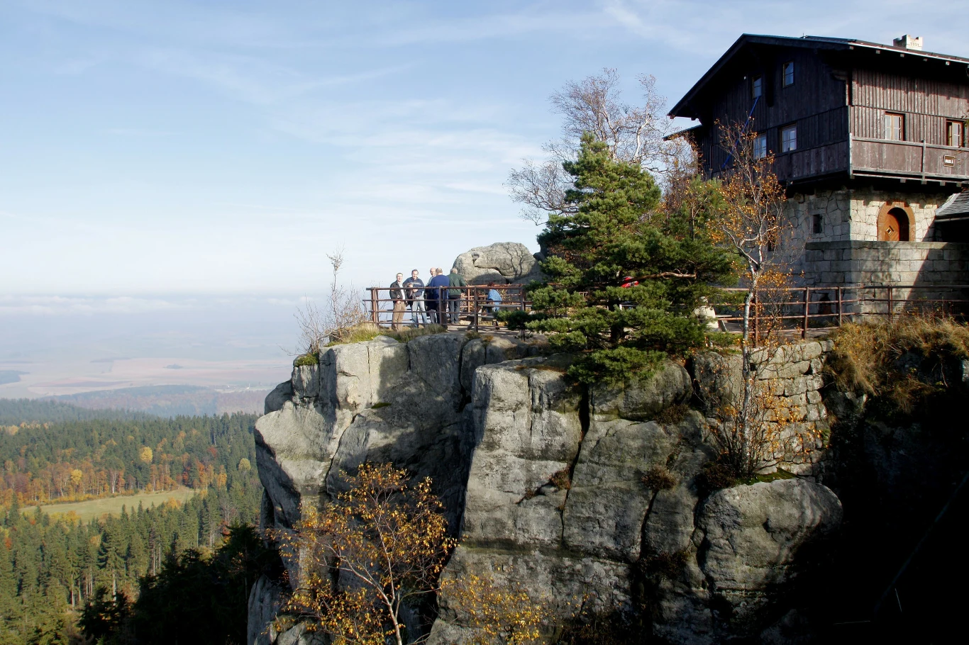 Góry Stołowe zachwycają rzeźbą terenu i formacjami skalnymi 