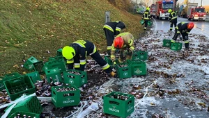 Dramat na drodze. Z ciężarówki wypadło piwo