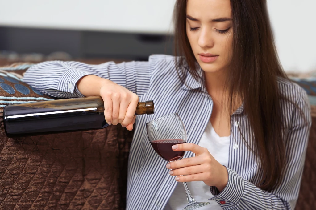 Zdaniem naukowców nawet picie w małych ilościach ma zgubny wpływ na nasz mózg
