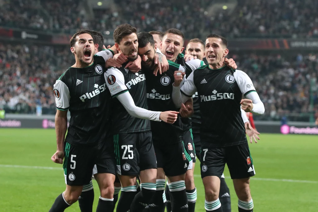 Legia Warszawa. Trwają poszukiwania nowego trenera Legia Warszawa. Trwają poszukiwania nowego trenera