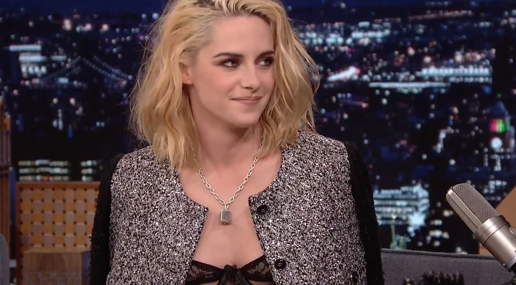 Kristen Stewart zyskała ogromną popularność, pojawiając się w filmie zmierzch. Rola księżnej Diany to kolejne wielkie wyróżnienie 