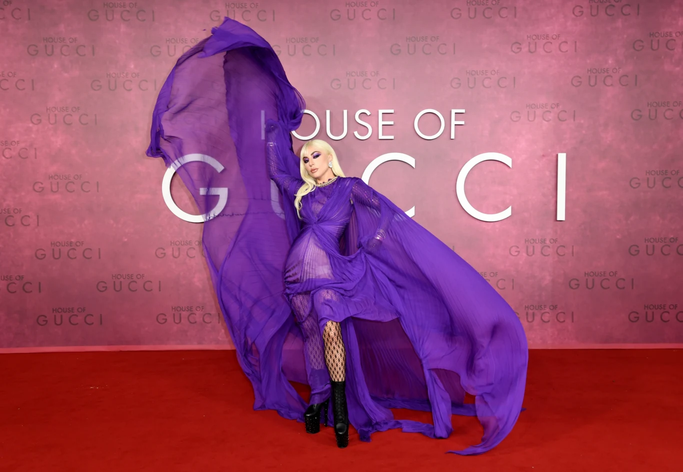 Lady Gaga na londyńskiej premierze filmu "Dom Gucci" Lady Gaga na londyńskiej premierze filmu "Dom Gucci"