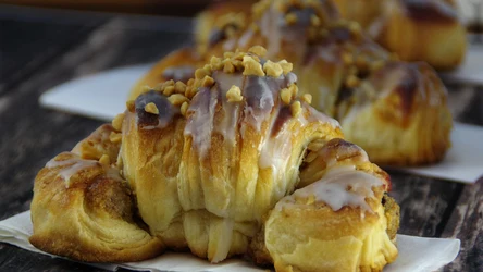 Na ulice Warszawy wyjedzie poznański tramwaj. Będą w nim rozdawać rogale świętomarcińskie.