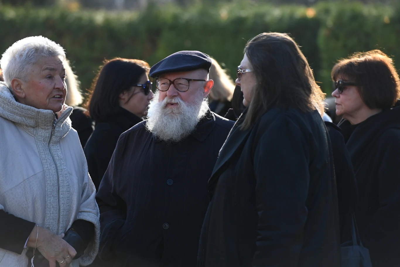 Jerzy Bralczyk na pogrzebie Andrzeja Zaorskiego