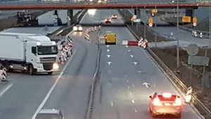 Autostrada A1. Kierowca zablokował pas barierami