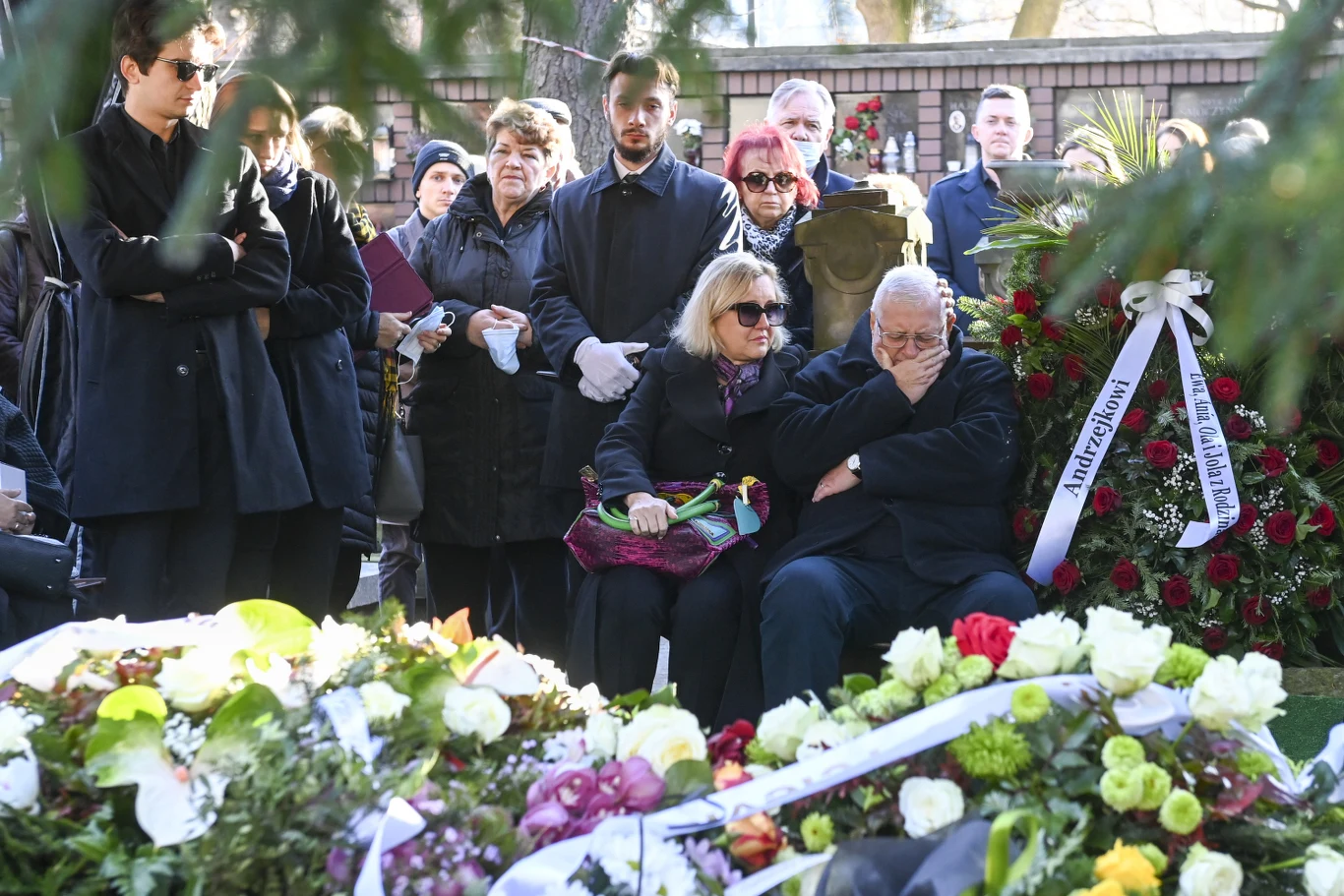 Po nim nastąpiło odprowadzenie ciała zmarłego do grobu rodzinnego na Starych Powązkach.