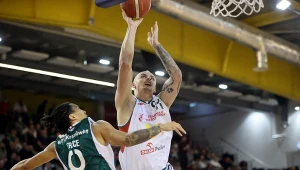 Dariusz Wyka w akcji podkoszowej