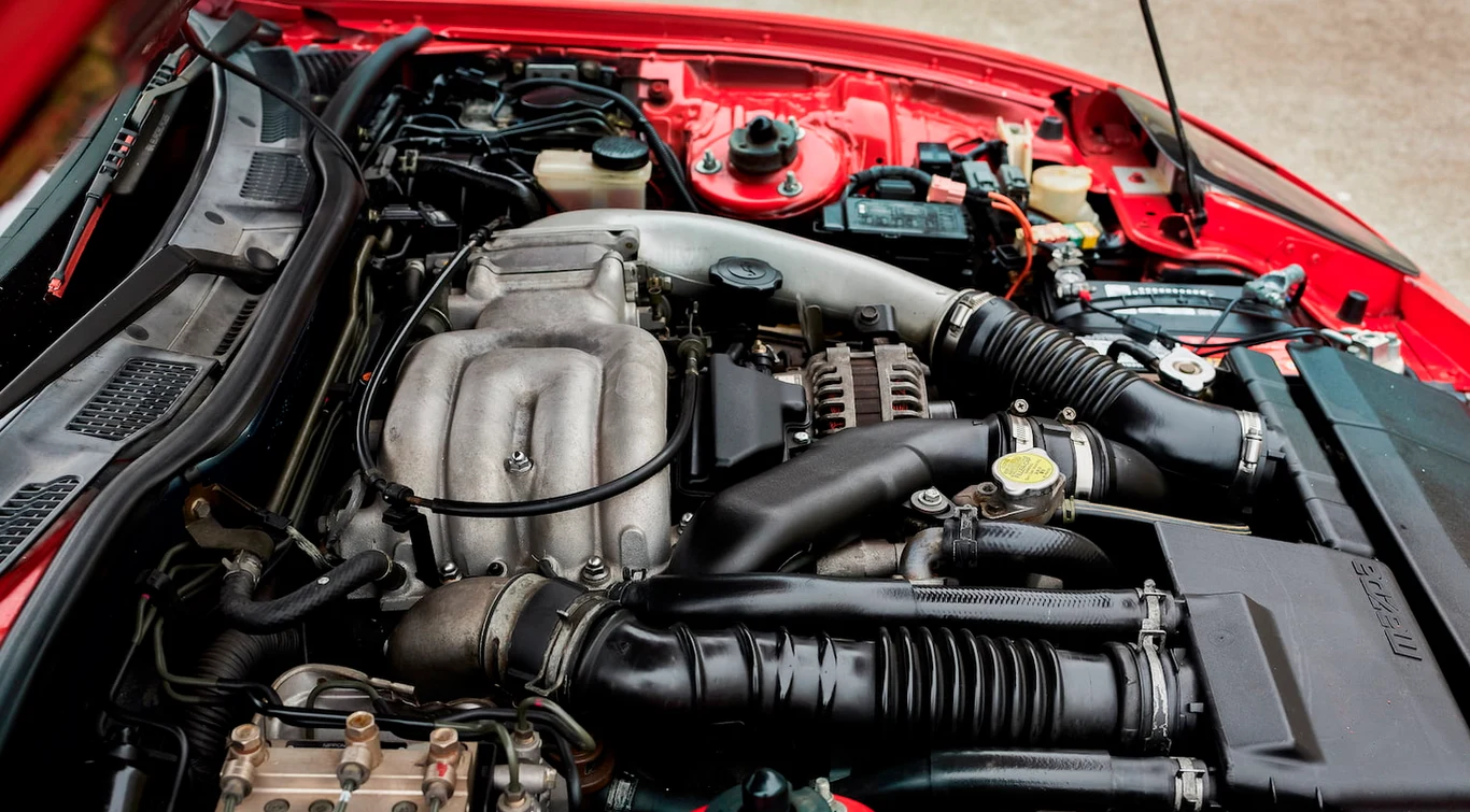 Silnik Wankla pracujący pod maską Mazdy RX7 z filmu "Szybcy i wściekli". Źródło: MECUM AUCTIONS
