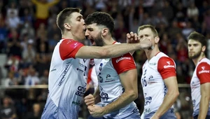 Łukasz Kaczmarek i Marcin Janusz (pierwsi z lewej) spędzą w ZAKS-ie Kędzierzyn-Koźle co najmniej dwa kolejne sezony