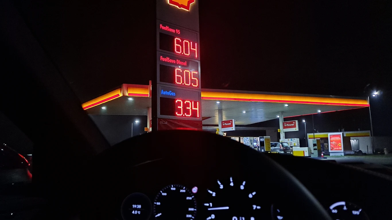 Cena paliwa 11 listopada 2021 roku. Stacja Shell Cena paliwa 11 listopada 2021 roku. Stacja Shell