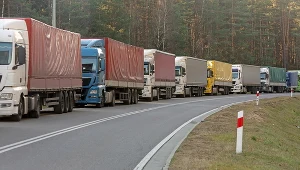 Czas oczekiwania w kolejce do przejścia granicznego w Bobrownikach wynosi około 50 godzin.