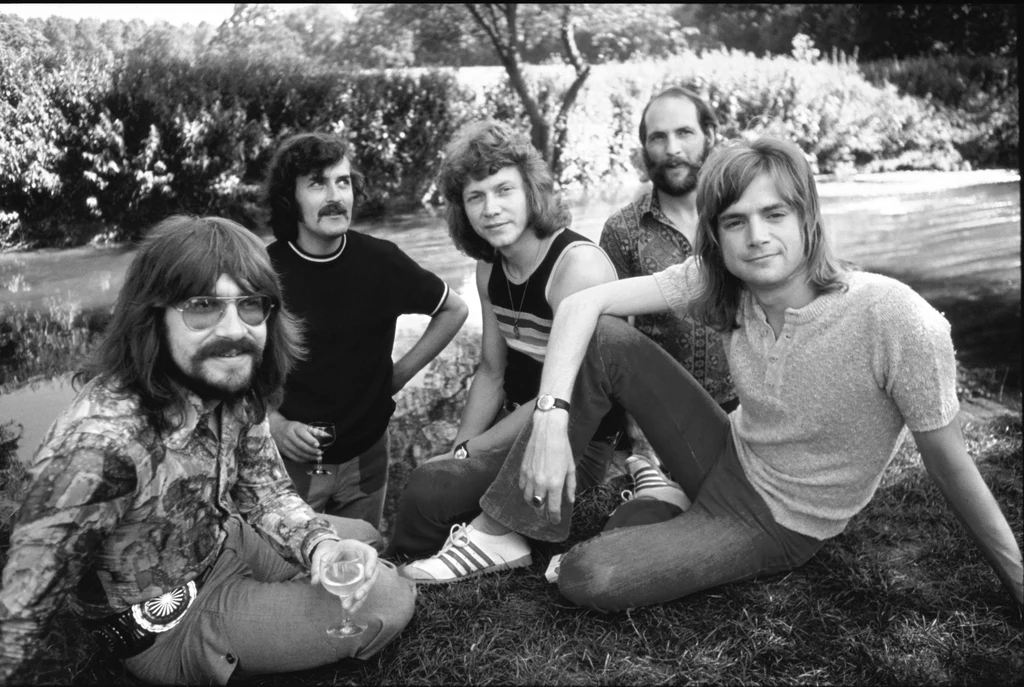 The Moody Blues w latach 70. - Graeme Edge pierwszy z lewej