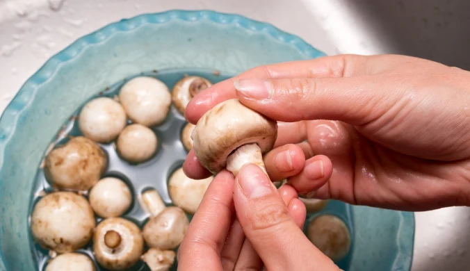 Pieczarki są i niskokaloryczne i odżywcze. Dlaczego jeszcze warto je jeść?