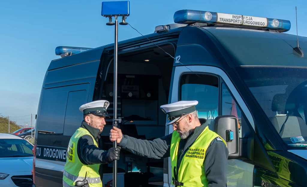 Antena do zdalnego komunikacji z przejeżdżającymi pojazdami