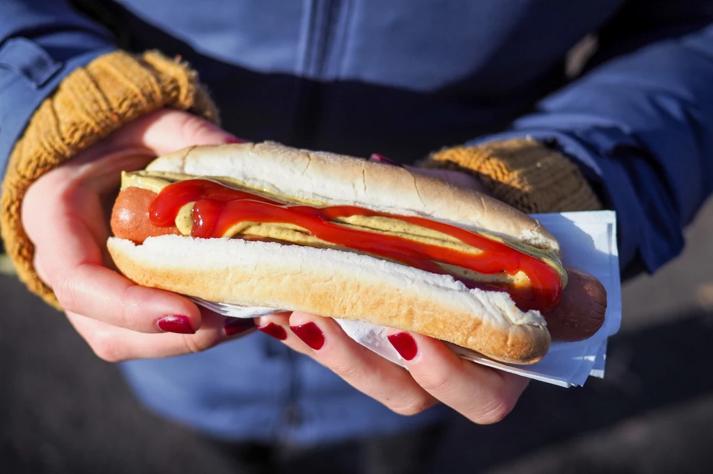 Hot dog. Hot dog.