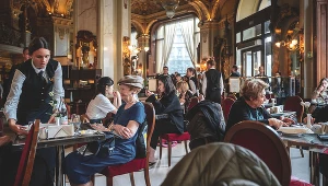 Węgry w znaczącym stopniu zwiększają wymianę handlową z Chinami. Zdj. ilustracyjne - modna kawiarnia w Budapeszcie