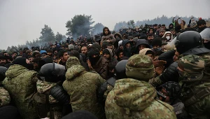 Migranci na granicy po stronie białoruskiej; zdj. ilustracyjnej