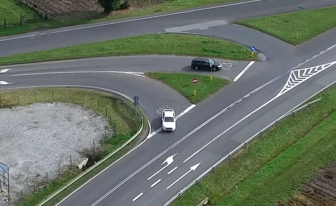 Dron ułatwia policji karanie piratów drogowych. Dron ułatwia policji karanie piratów drogowych.