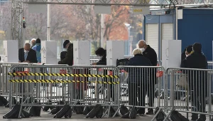 Kolejka do punktu szczepień w stolicy Austrii Wiedniu