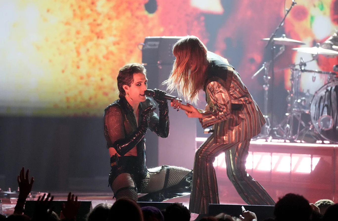 Maneskin, zwycięzcy Eurowizji 2021, wykonali głośny utwór "MAMMAMIA".