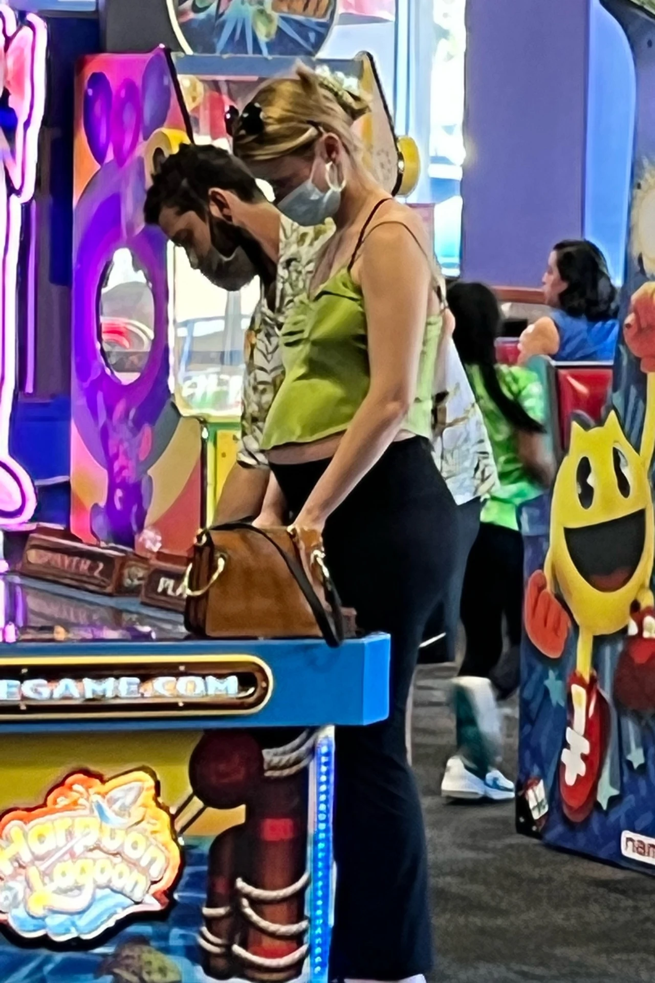 Shia LaBeouf i Mia Goth